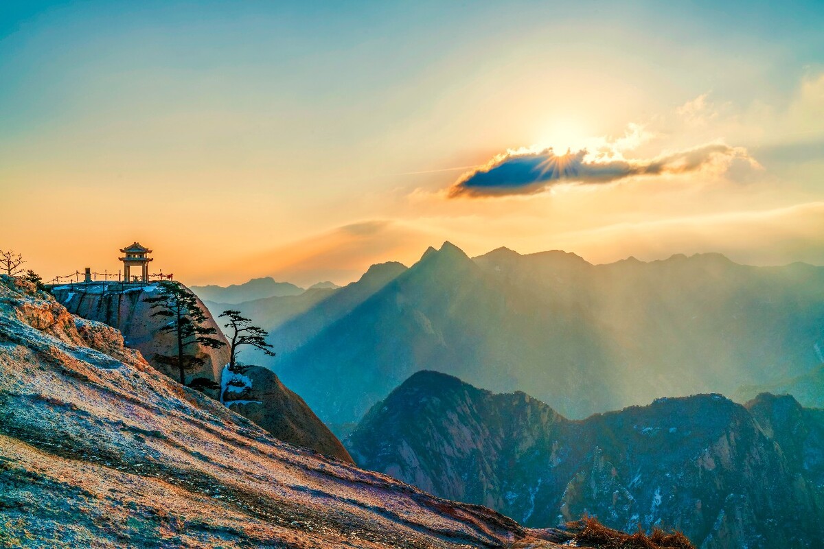 Huashan-Mountain-East-Peak-Sunrise